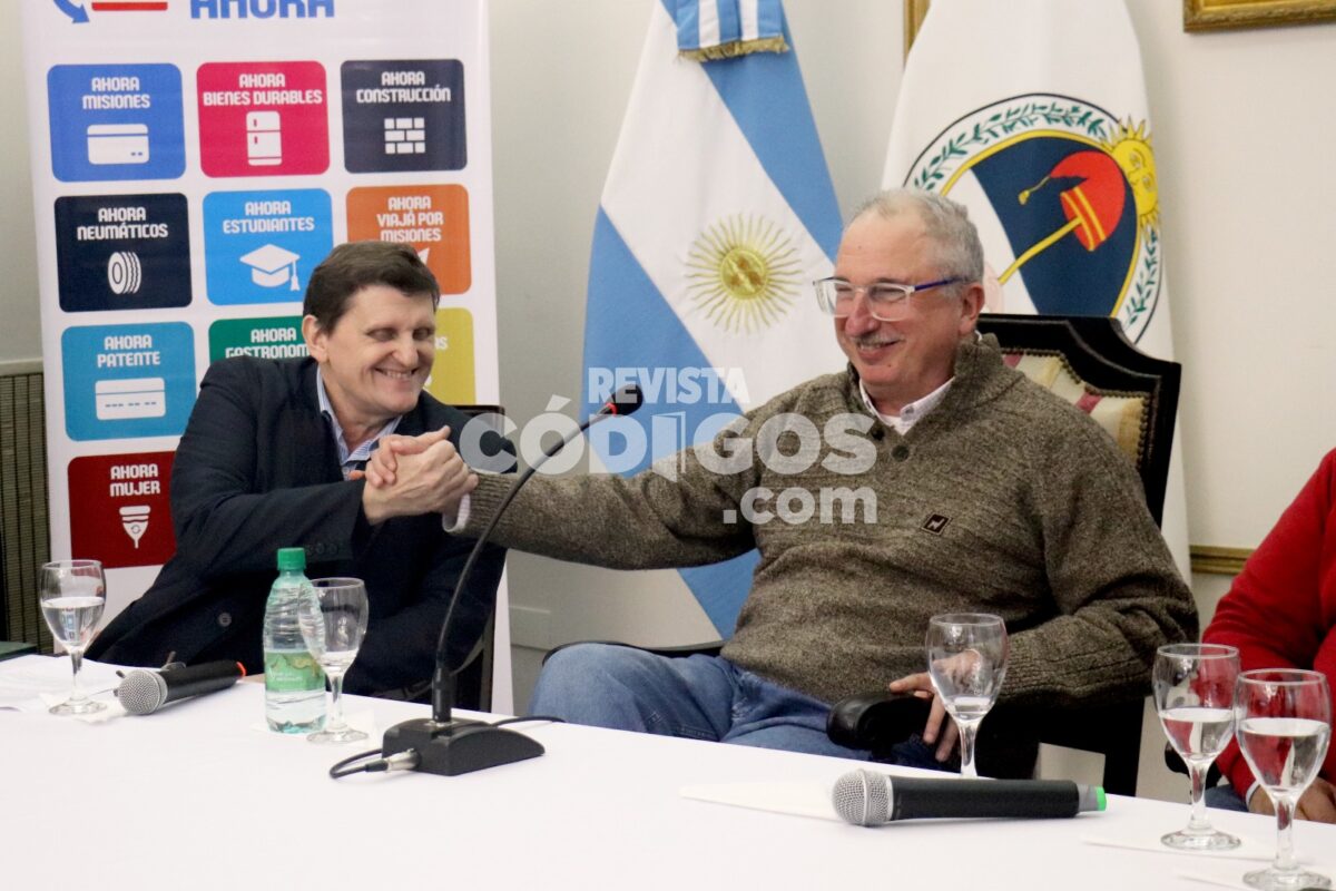 Passalacqua encabezó el lanzamiento del Black Friday de Aristóbulo y aseguró que "es un acelerador de la economía" 3 6 - Passalacqua encabezo el lanzamiento del Black Friday de Aristobulo y aseguro que es un acelerador de la economia 4 - 5