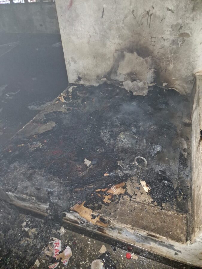 Sofocaron un incendio en el edificio de una ex estacion de servicio en Posadas 3 - 3