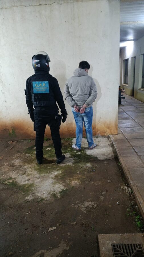 Cinco detenidos en Posadas tras operativos policiales 1 2 - WhatsApp Image 2026 06 15 at 08.59.13 - 1