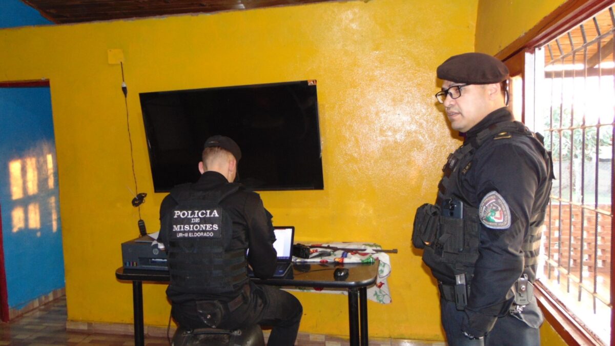 Cuatro allanamientos simultáneos y nuevos secuestros tras el robo a una farmacia de Eldorado 3 6 - allanamiento eldorado 3 - 5