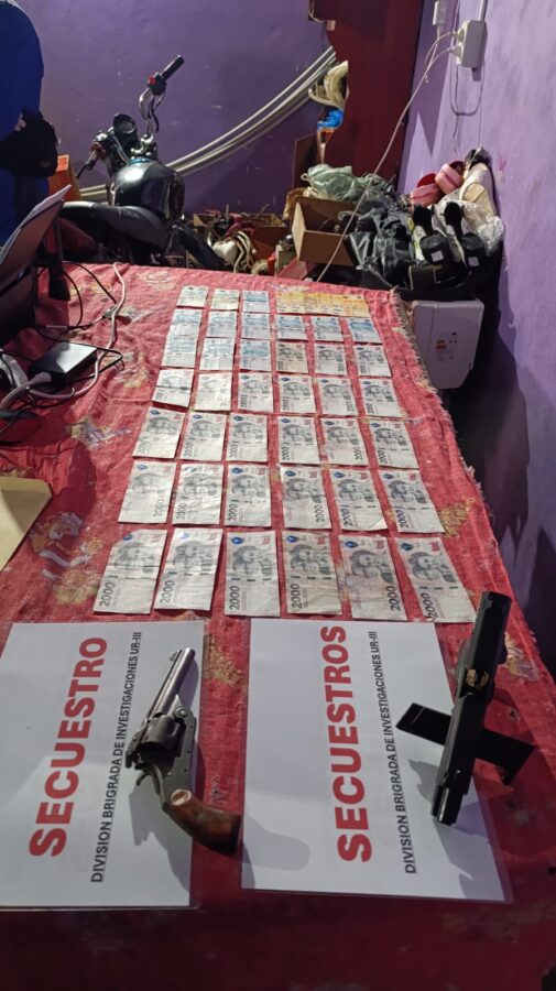 Cuatro allanamientos simultáneos y nuevos secuestros tras el robo a una farmacia de Eldorado 4 8 - allanamiento eldorado 4 - 7