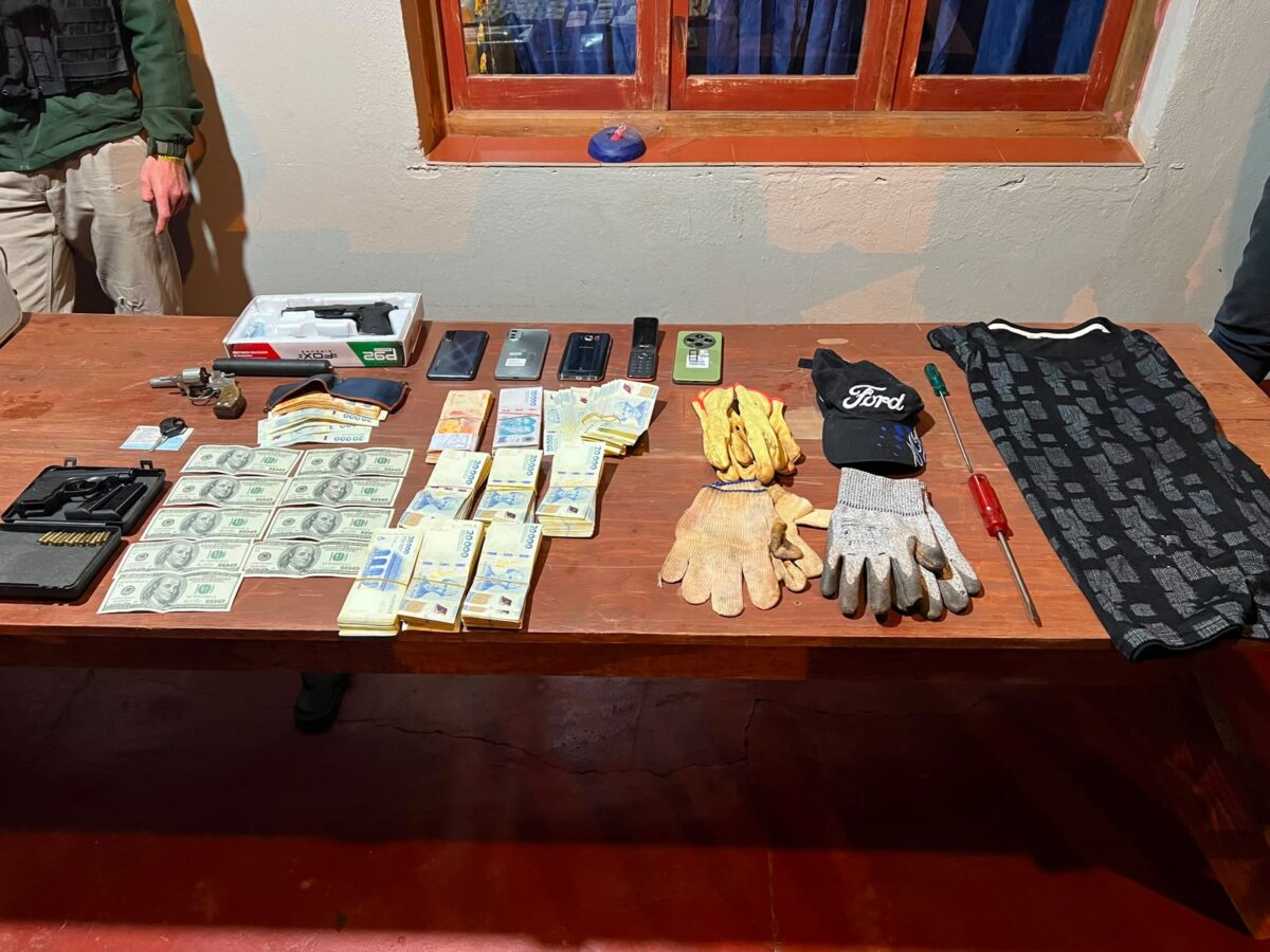 Recuperaron más de $14 millones y detuvieron a dos sospechosos por un robo ocurrido en Cerro Azul 1 2 - detenidos robo 3 - 1