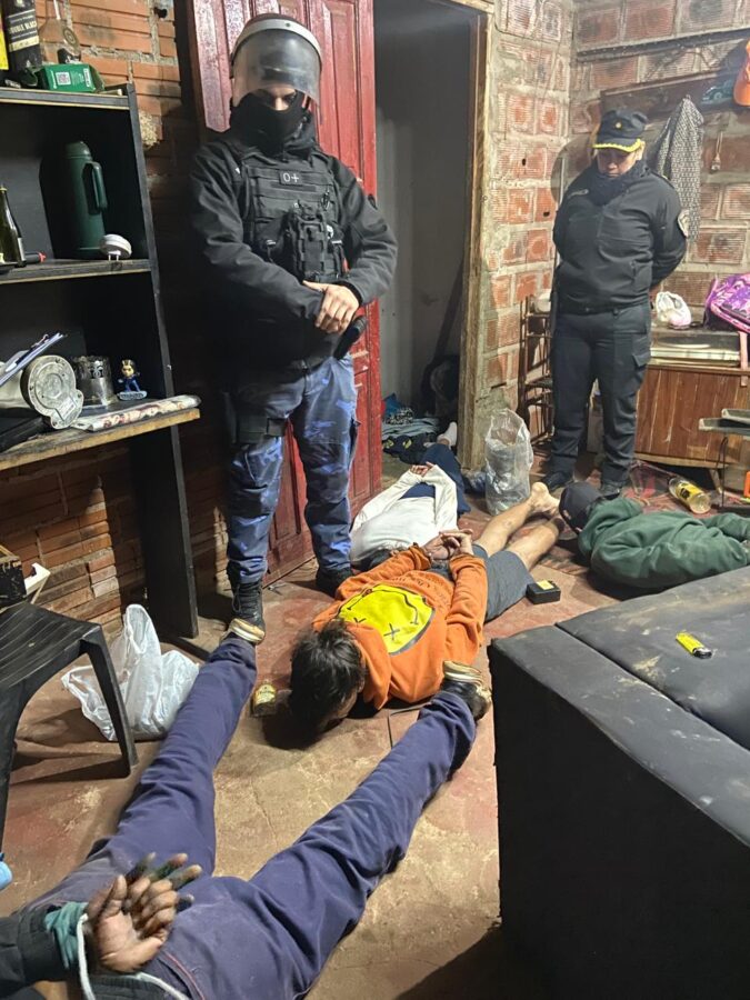 doce detenidos 3 - 3