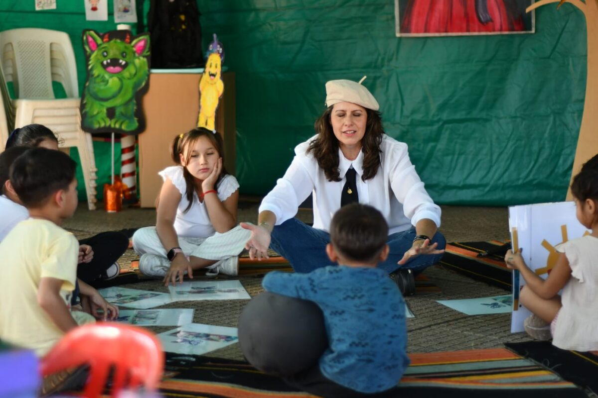 Más de 1.700 estudiantes ya pasaron por la Feria del Libro 2026 de Posadas 2 4 - feria del libro posadas 2 - 3