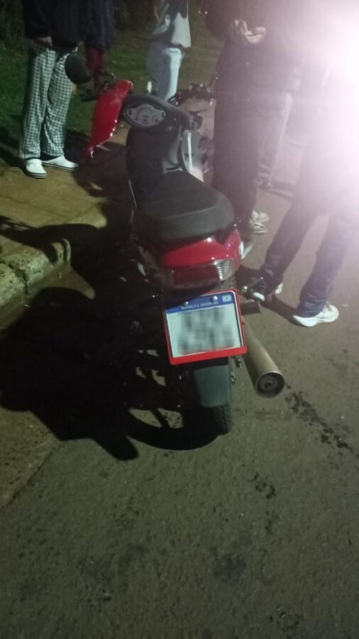 Choque entre dos motocicletas dejó a dos conductores hospitalizados en Posadas 1 2 - heridos 1 - 1