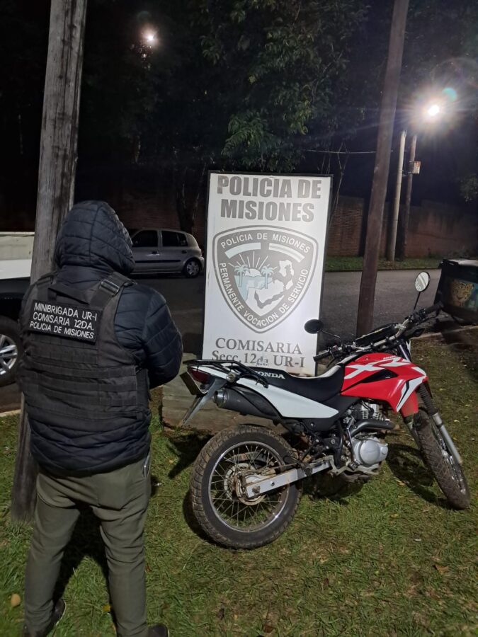 Atraparon a dos delincuentes que robaron una billetera y salieron de compras con las tarjetas en Posadas 3 6 - ladrones y compras 3 - 5