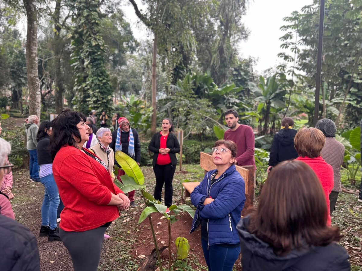 Adultos mayores disfrutaron de una jornada recreativa en el Jardín Botánico de Montecarlo 7 14 - montecarlo 8 - 13