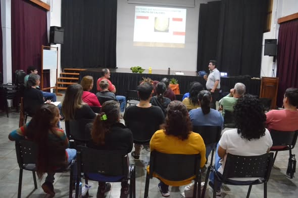 Montecarlo fortalece la producción local con una capacitación sobre cultivo de ananá 1 2 - montecarlo frutas 1 - 1