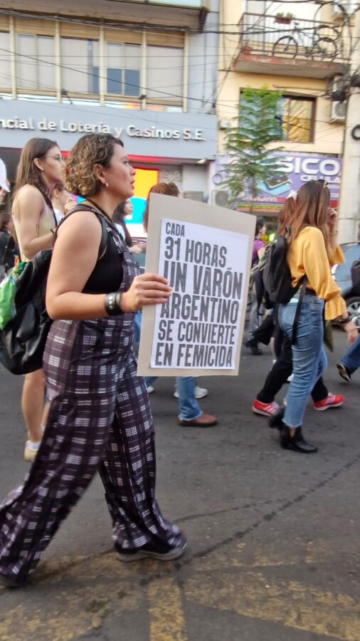 Cientos de personas marcharon en Posadas bajo la consiga "Ni Una Menos" con pedidos de justicia y prevención 3 6 - ni una menos 1 - 5