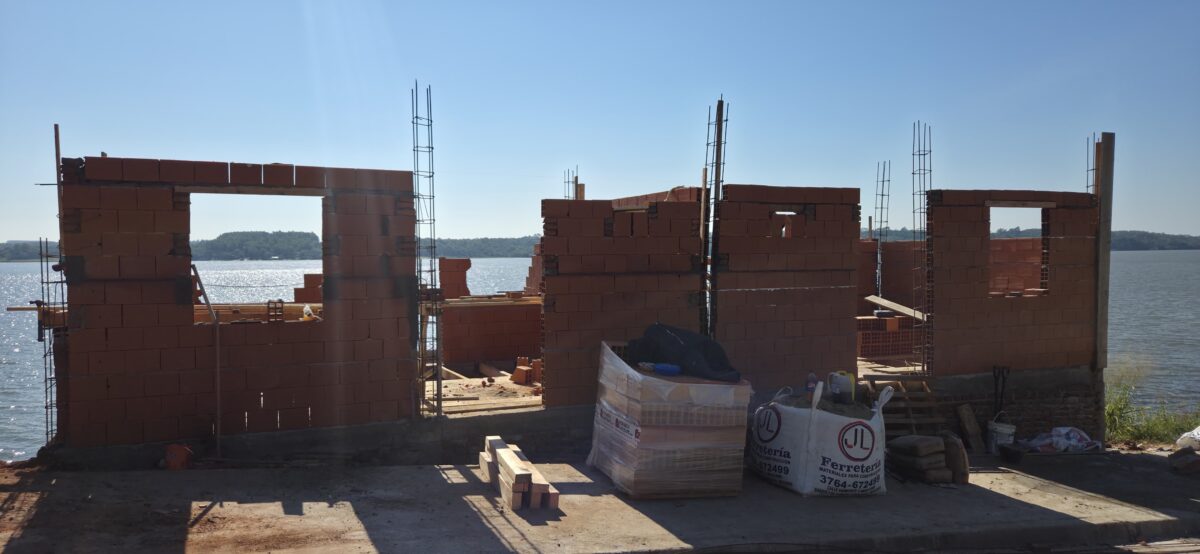 Suspenden una construcción sin habilitación ambiental sobre la ribera del Paraná en Candelaria 1 2 - obra en candelaria 2 - 1
