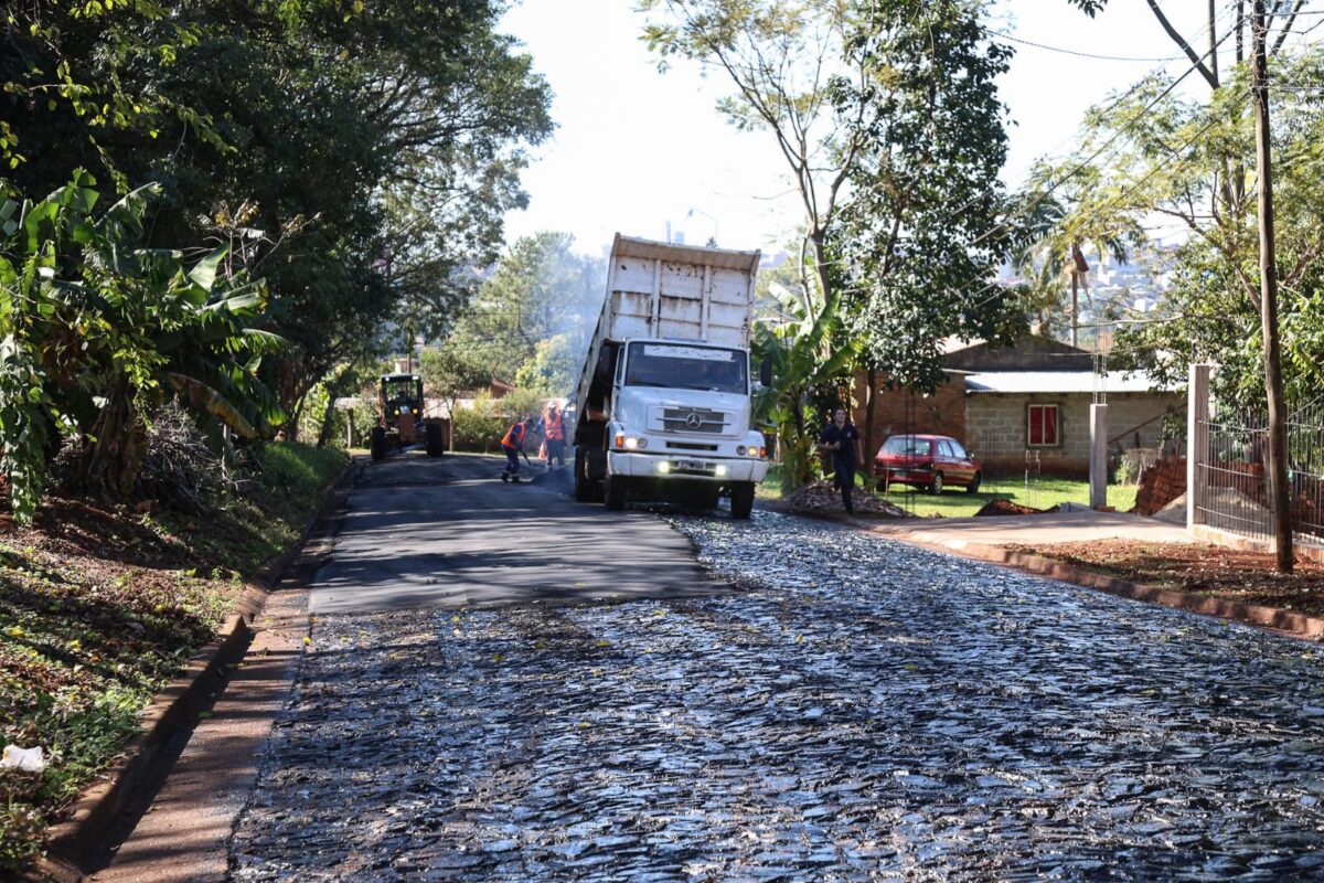 Passalacqua supervisó obras en Oberá: "Nuestro trabajo es hacerle la vida un poco más sencilla a la gente" 11 22 - passalacqua 8 - 21