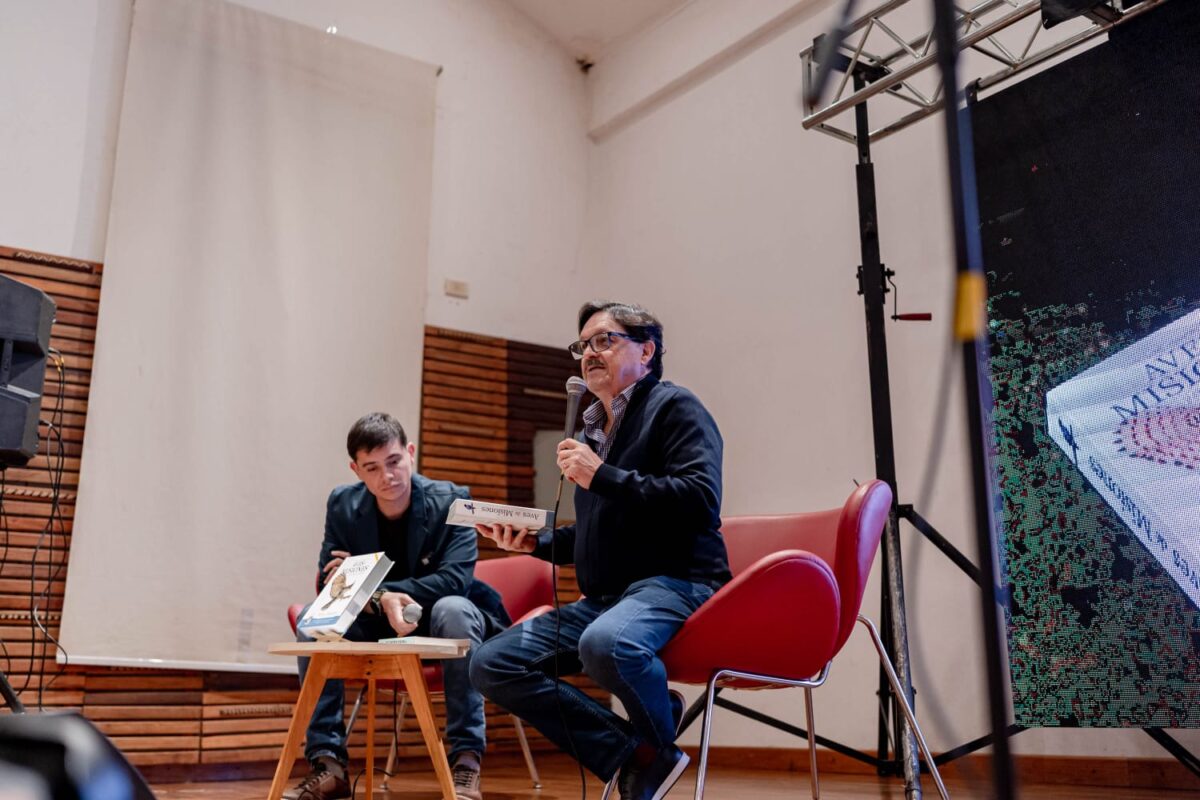 passalacqua en la presentacion de libro 6 - 9