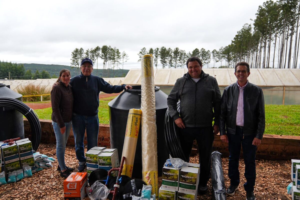 Passalacqua encabezó la primera entrega del programa de diversificación para familias tabacaleras 10 20 - passalacqua entrega 10 - 19