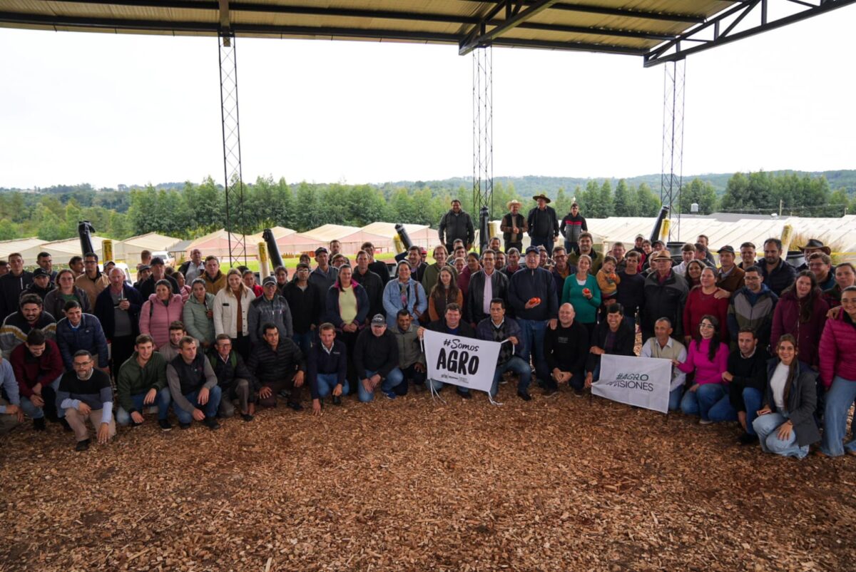 Passalacqua encabezó la primera entrega del programa de diversificación para familias tabacaleras 4 8 - passalacqua entrega 2 - 7