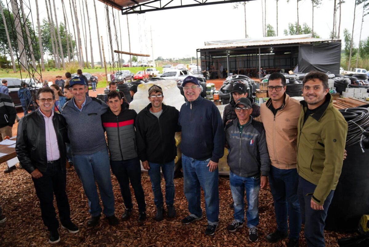 Passalacqua encabezó la primera entrega del programa de diversificación para familias tabacaleras 7 14 - passalacqua entrega 7 - 13