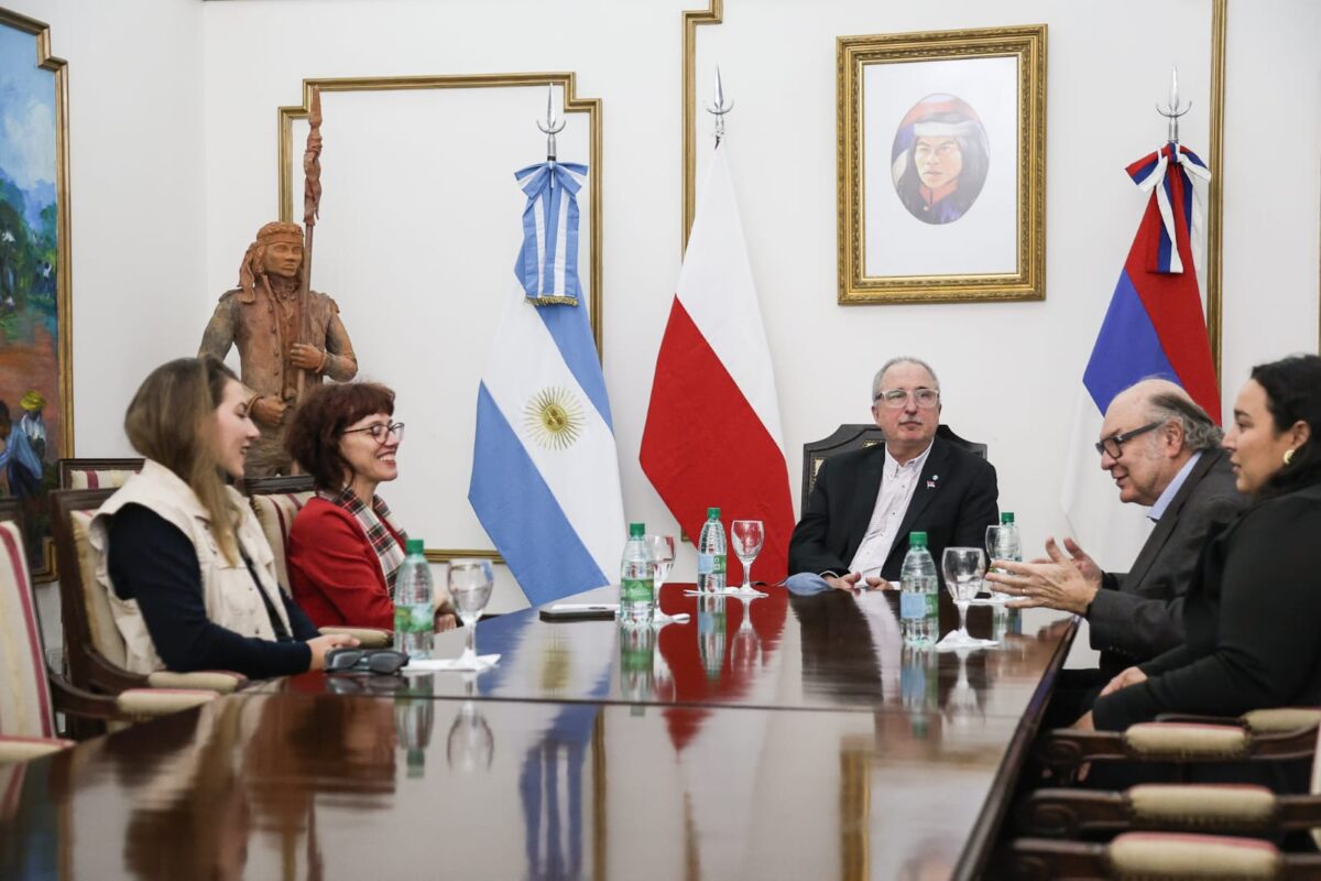 Passalacqua recibió a la cónsul de Polonia en Argentina y ponderó el legado de la inmigración polaca en Misiones 1 2 - passalacqua polonia 3 - 1