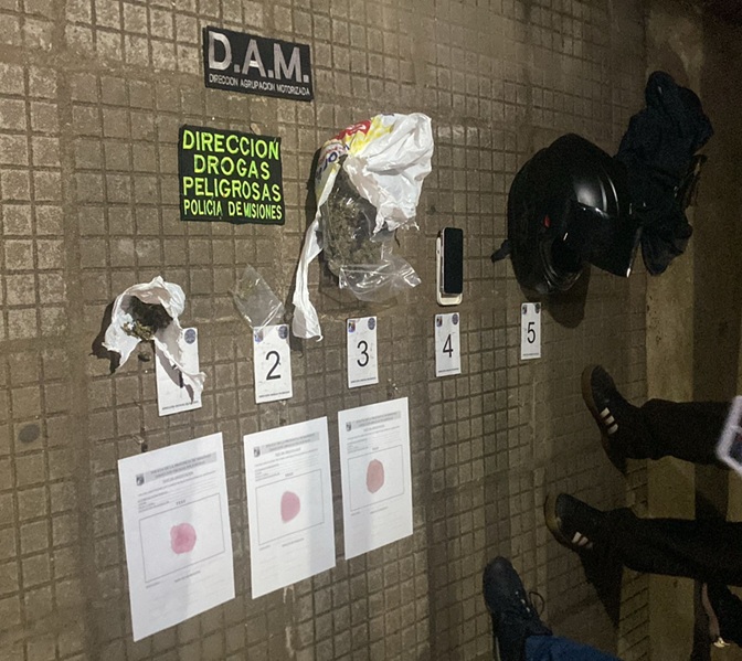 Cayó un dealer en Posadas: llevaba más de 500 dosis de marihuana en una moto 1 2 - posadas detenido - 1