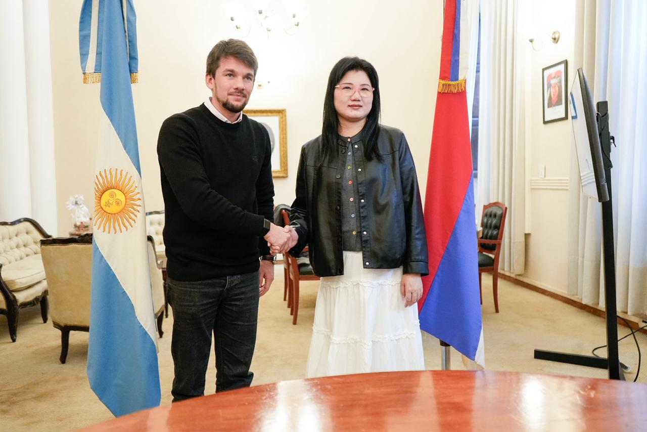 Empresa china explora oportunidades de negocios con proveedores argentinos desde Misiones 1 2 - spinelli con china 1 - 1