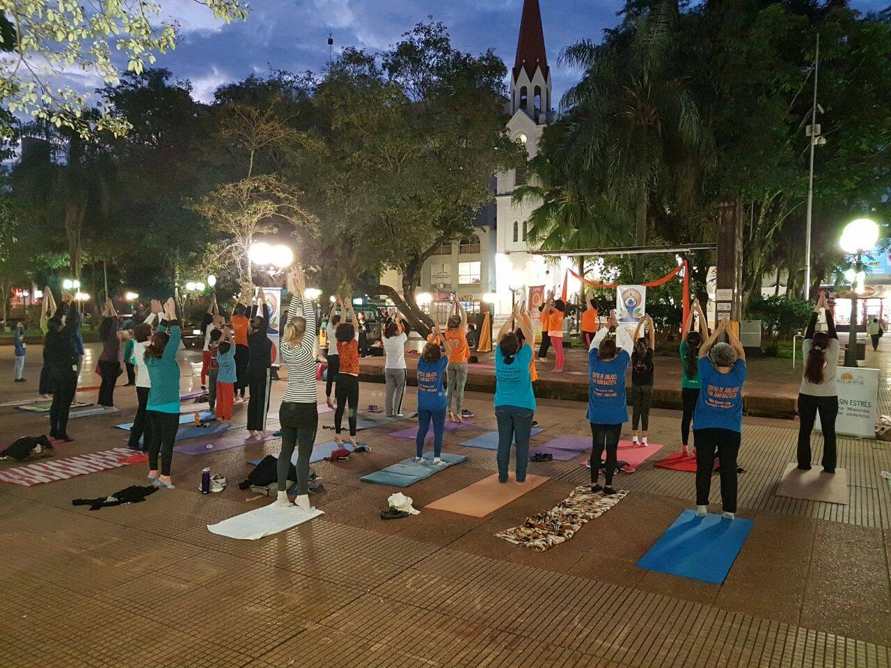 La Semana del Yoga propone actividades abiertas para todo tipo de públicos 3 6 - yoga en la plaza 9 de julio 2017 - 5