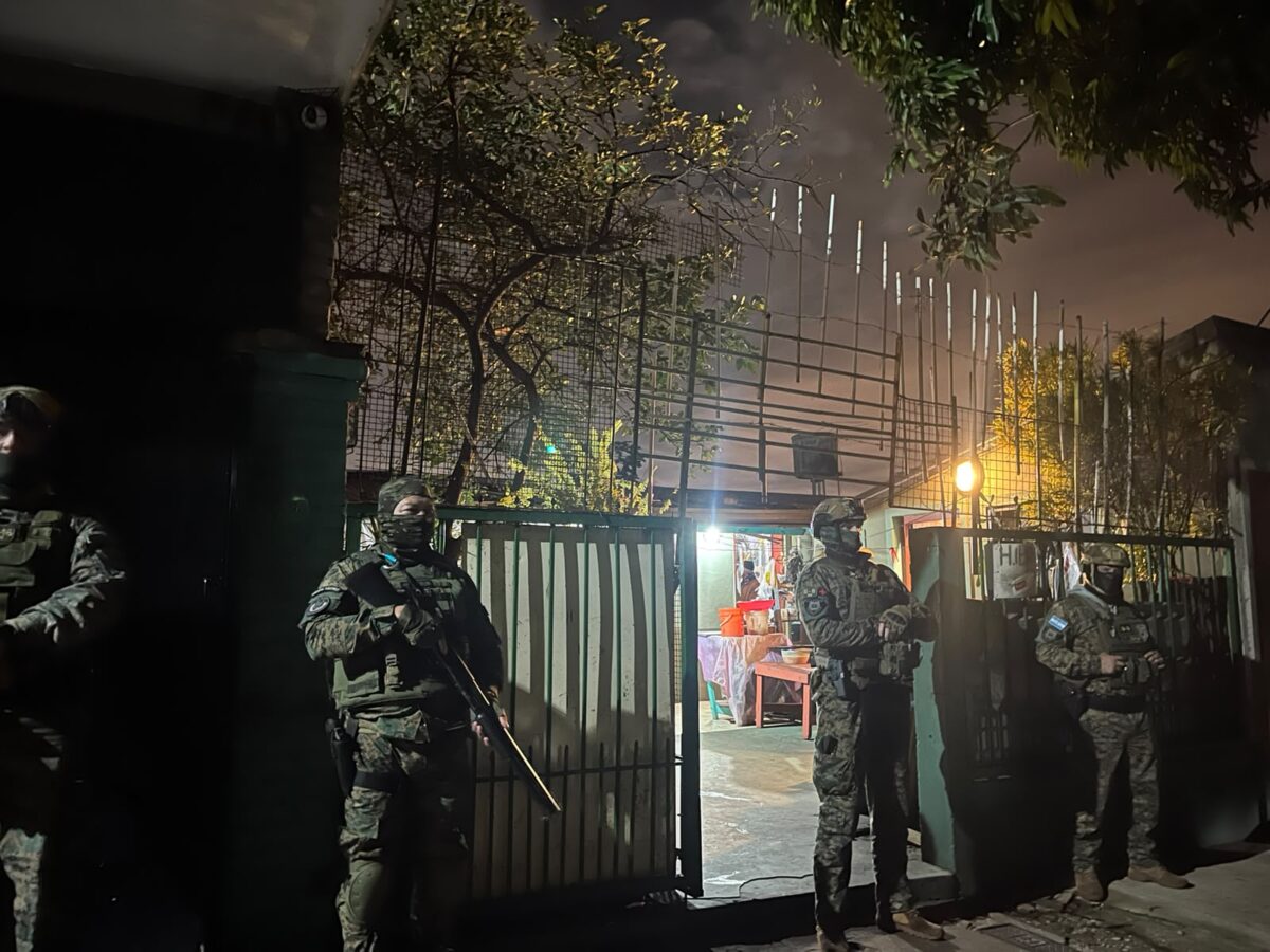 Golpe a una banda en Posadas: siete detenidos tras allanamientos por un millonario robo 1 2 - Golpe a una banda en Posadas siete detenidos tras allanamientos por un millonario robo 4 - 1