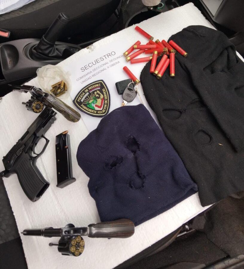 Hallaron un arsenal oculto en el auto de la peligrosa banda brasileña detenida en Oberá 2 4 - Hallaron un arsenal oculto en el auto de la peligrosa banda brasilena detenida en Obera 2 - 3