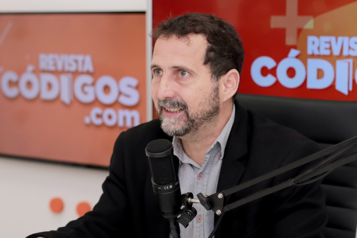 Horacio Simes pasó este martes por el streaming de Códigos 6 12 - Horacio Simes paso este martes por el streaming de Codigos 3 - 11