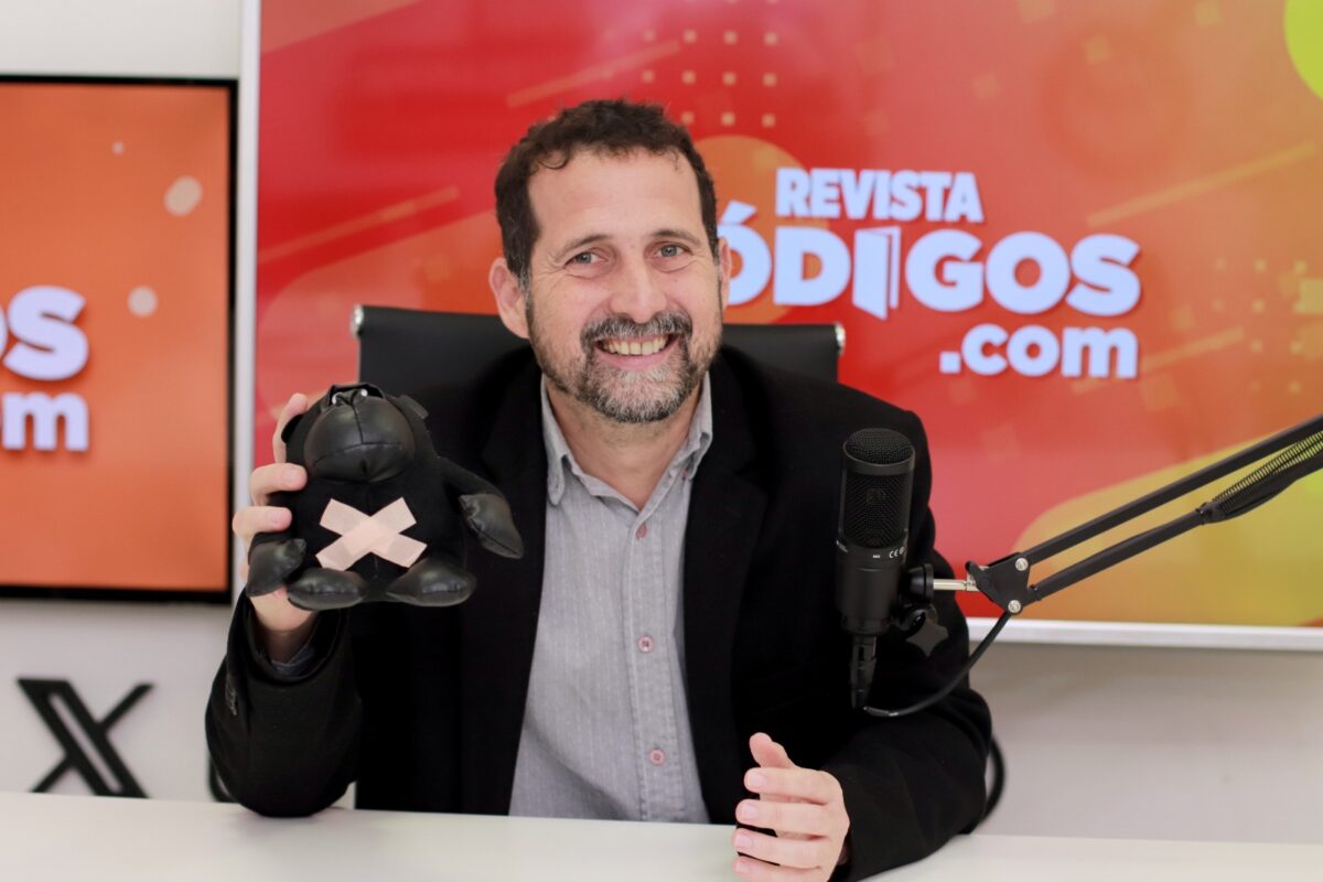 Horacio Simes pasó este martes por el streaming de Códigos 5 10 - Horacio Simes paso este martes por el streaming de Codigos 5 - 9