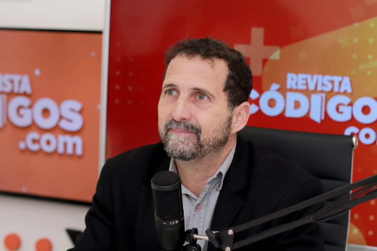 Horacio Simes pasó este martes por el streaming de Códigos 8 16 - Horacio Simes paso este martes por el streaming de Codigos 7 - 15