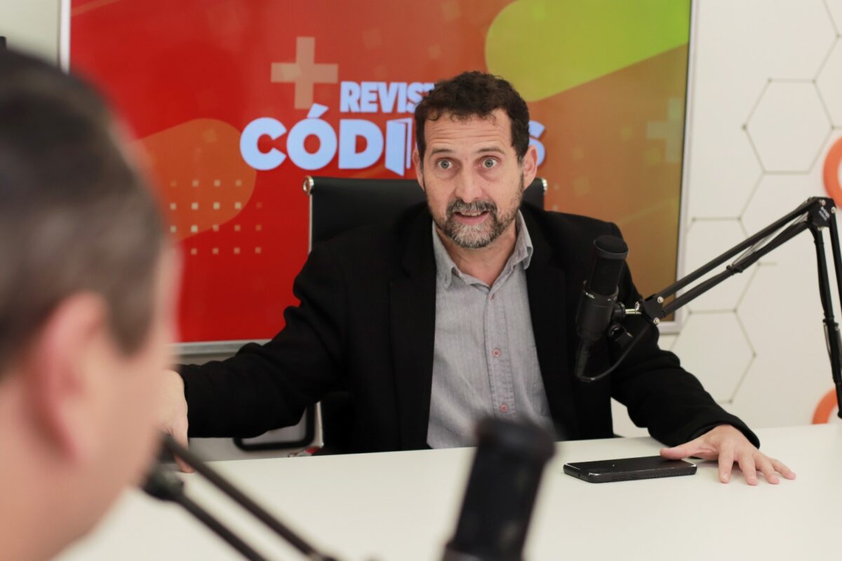 Horacio Simes pasó este martes por el streaming de Códigos 2 4 - Horacio Simes paso este martes por el streaming de Codigos 8 - 3