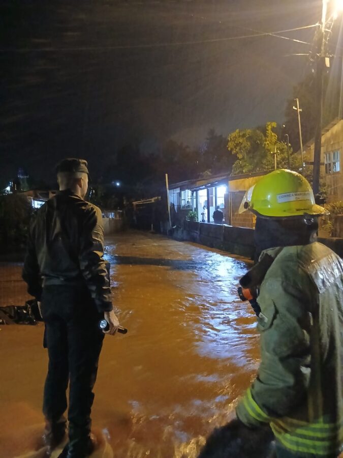 Lluvias intensas causaron el corte del puente sobre el arroyo Tabay, afectaron viviendas en El Soberbio y el cierre del acceso al Parque Moconá 3 6 - Lluvias intensas causaron el corte del puente sobre el arroyo Tabay afectaron viviendas en El Soberbio y el cierre del acceso al Parque Mocona 1 - 5