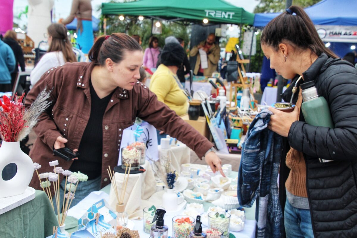 Mas de 400 emprendedores posadenos participaron en la feria Manos Productivas 2 - 3