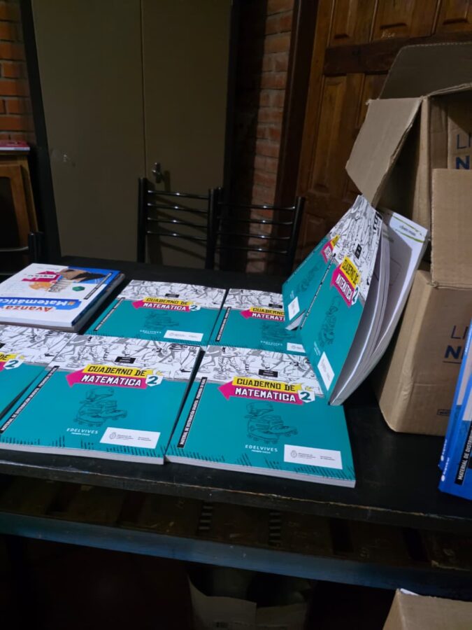 Misiones distribuye mas de 600 mil libros de Matematica Lengua y Literatura en todas las escuelas primarias 1 - 3