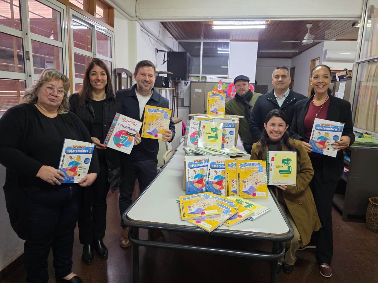 Misiones distribuye mas de 600 mil libros de Matematica Lengua y Literatura en todas las escuelas primarias 3 - 7