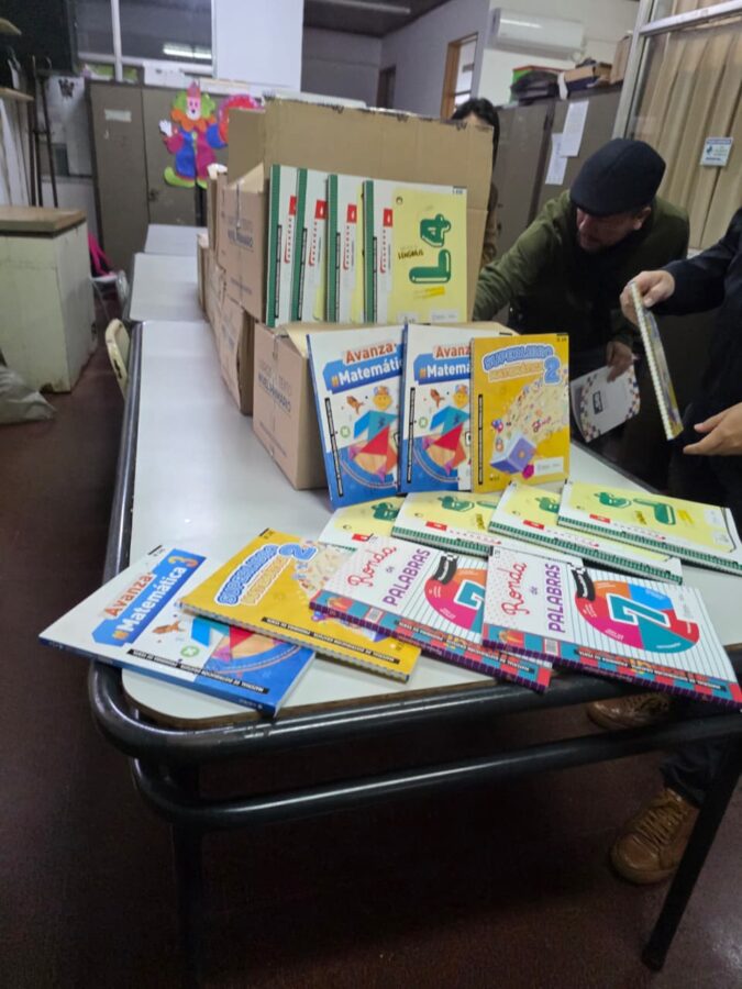 Misiones distribuye mas de 600 mil libros de Matematica Lengua y Literatura en todas las escuelas primarias 4 - 1
