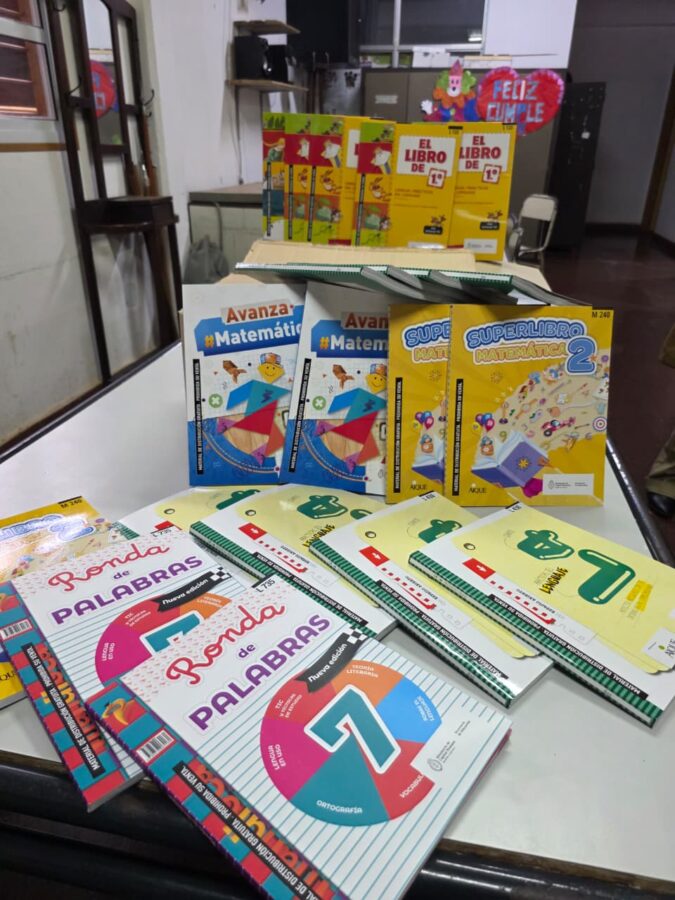 Misiones distribuye mas de 600 mil libros de Matematica Lengua y Literatura en todas las escuelas primarias 5 - 5
