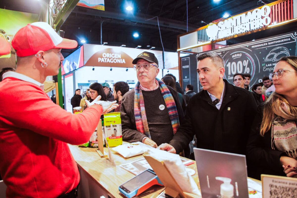 Misiones fortalece la comercialización de la yerba mate con 22 marcas en Caminos y Sabores 1 2 - Misiones fortalece la comercializacion de la yerba mate con 22 marcas en Caminos y Sabores 1 - 1