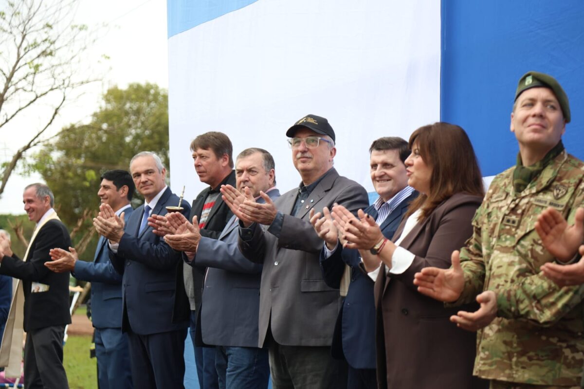 Passalacqua encabezó el 126° aniversario de Azara y supervisó obras: "No dejen que los dividan" 7 14 - Passalacqua encabezo el 126° aniversario de Azara y superviso obras No dejen que los dividan 16 - 13