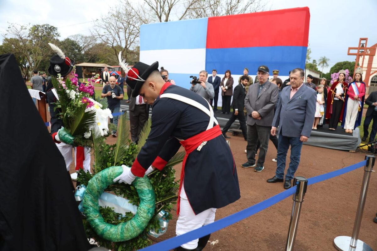 Passalacqua encabezó el 126° aniversario de Azara y supervisó obras: "No dejen que los dividan" 12 24 - Passalacqua encabezo el 126° aniversario de Azara y superviso obras No dejen que los dividan 17 - 23