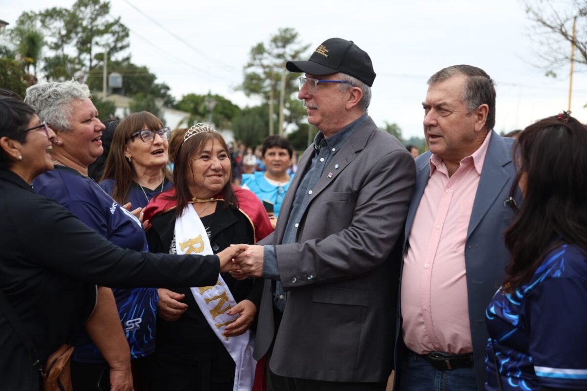 Passalacqua encabezó el 126° aniversario de Azara y supervisó obras: "No dejen que los dividan" 14 28 - Passalacqua encabezo el 126° aniversario de Azara y superviso obras No dejen que los dividan 9 - 27