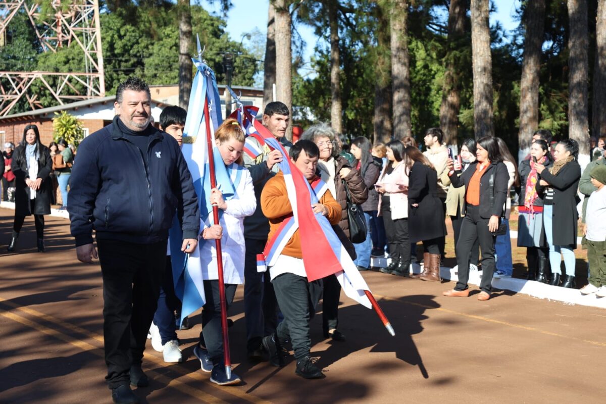 Passalacqua encabezó el 99° aniversario de Puerto Leoni y reivindicó el legado de los pioneros de Misiones 6 12 - Passalacqua encabezo el 99° aniversario de Puerto Leoni y reivindico el legado de los pioneros de Misiones 14 - 11