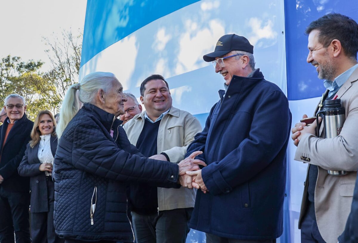Passalacqua encabezó el 99° aniversario de Puerto Leoni y reivindicó el legado de los pioneros de Misiones 2 4 - Passalacqua encabezo el 99° aniversario de Puerto Leoni y reivindico el legado de los pioneros de Misiones 9 - 3