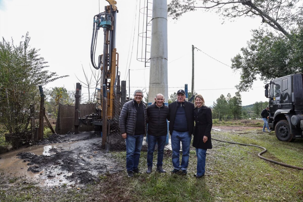 Passalacqua encabezó la habilitación de una perforación que mejora el servicio de agua para familias en Almafuerte 4 8 - Passalacqua encabezo la habilitacion de una perforacion que mejora el servicio de agua para familias en Almafuerte 9 - 7