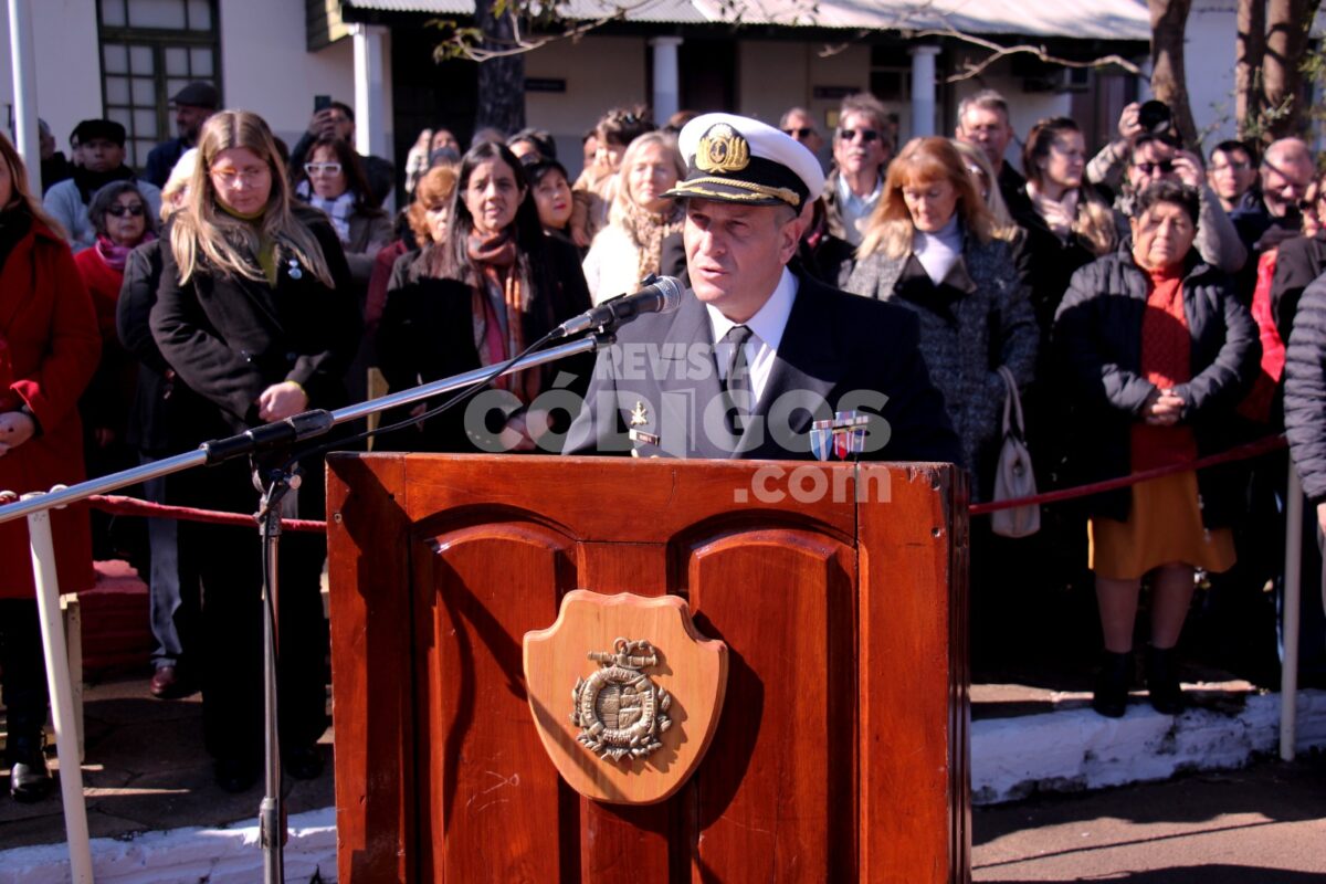 Passalacqua y Valdés participaron de la entrega de uniformes del Liceo Naval Militar "Almirante Storni" 5 10 - Passalacqua y Valdes participaron de la entrega de uniformes del Liceo Naval Militar Almirante Storni 10 - 9