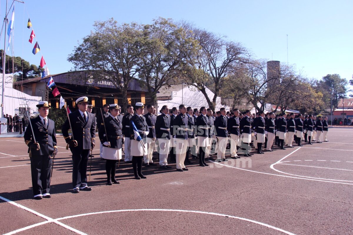 Passalacqua y Valdés participaron de la entrega de uniformes del Liceo Naval Militar "Almirante Storni" 6 12 - Passalacqua y Valdes participaron de la entrega de uniformes del Liceo Naval Militar Almirante Storni 11 - 11
