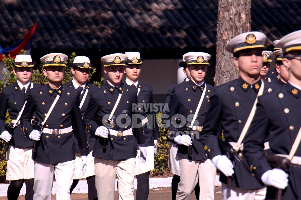 Passalacqua y Valdés participaron de la entrega de uniformes del Liceo Naval Militar "Almirante Storni" 4 8 - Passalacqua y Valdes participaron de la entrega de uniformes del Liceo Naval Militar Almirante Storni 12 - 7