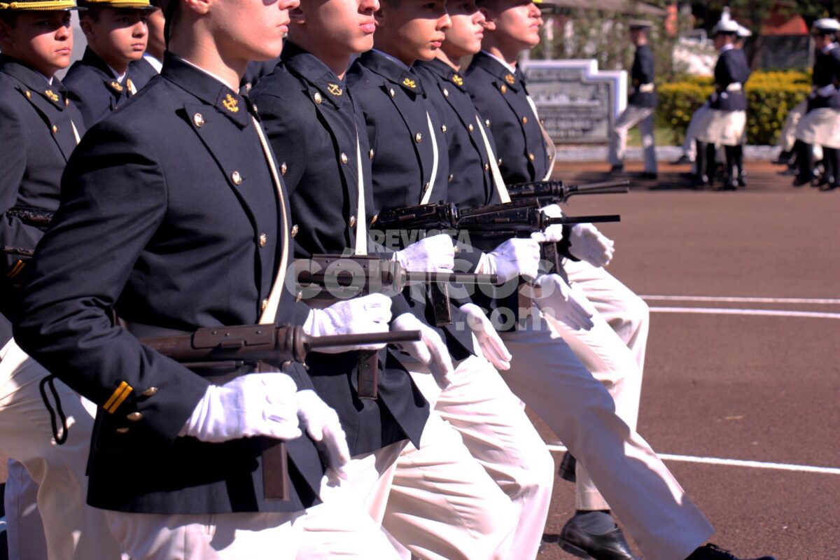 Passalacqua y Valdés participaron de la entrega de uniformes del Liceo Naval Militar "Almirante Storni" 3 6 - Passalacqua y Valdes participaron de la entrega de uniformes del Liceo Naval Militar Almirante Storni 14 - 5