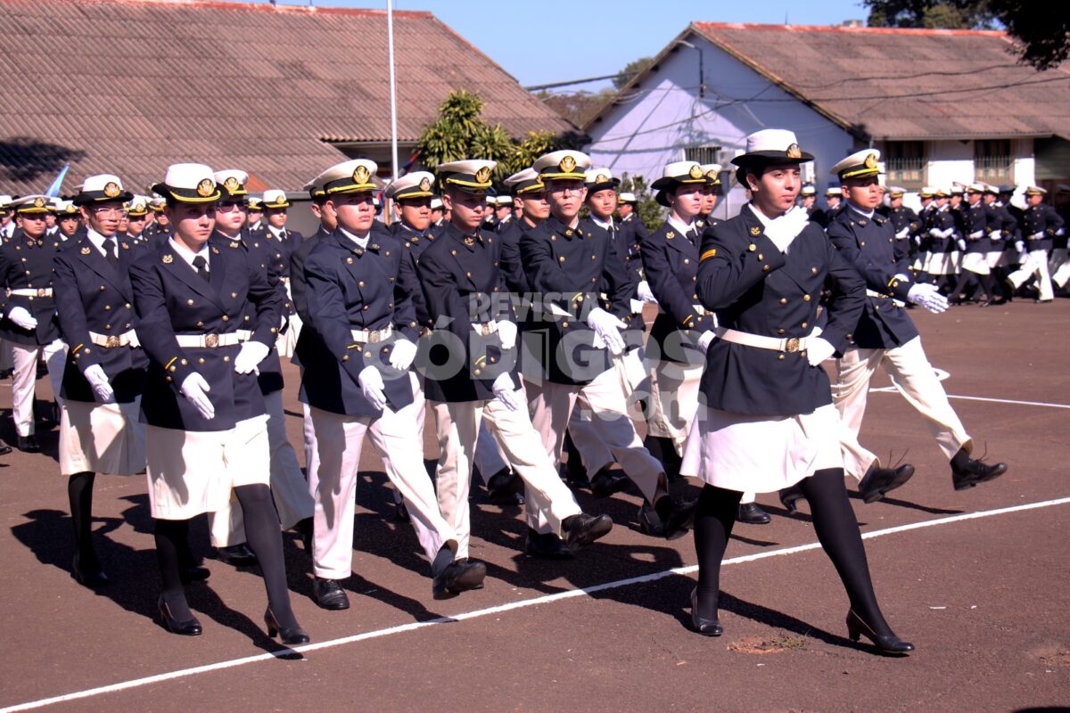 Passalacqua y Valdés participaron de la entrega de uniformes del Liceo Naval Militar "Almirante Storni" 2 4 - Passalacqua y Valdes participaron de la entrega de uniformes del Liceo Naval Militar Almirante Storni 15 - 3
