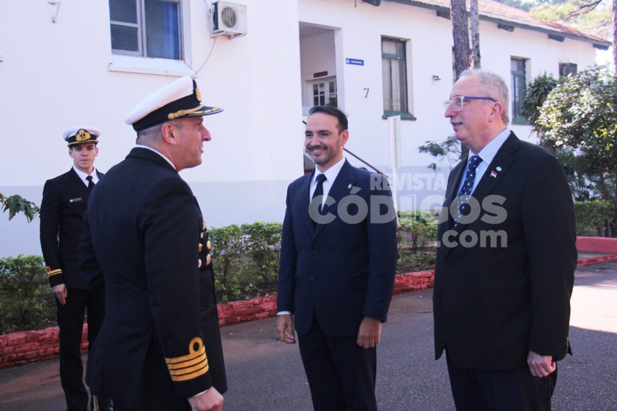 Passalacqua y Valdés participaron de la entrega de uniformes del Liceo Naval Militar "Almirante Storni" 14 28 - Passalacqua y Valdes participaron de la entrega de uniformes del Liceo Naval Militar Almirante Storni 3 - 27