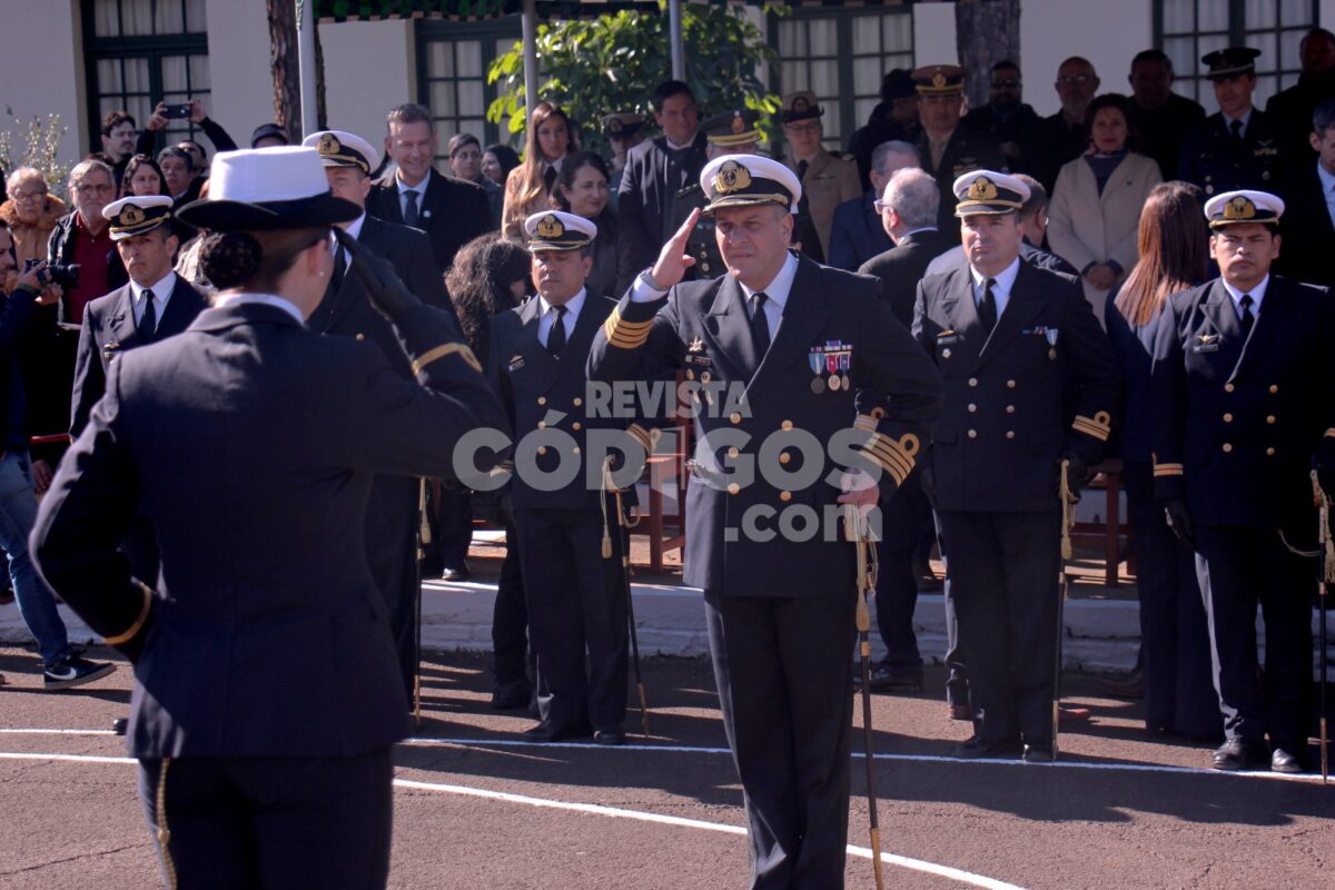 Passalacqua y Valdés participaron de la entrega de uniformes del Liceo Naval Militar "Almirante Storni" 12 24 - Passalacqua y Valdes participaron de la entrega de uniformes del Liceo Naval Militar Almirante Storni 5 - 23