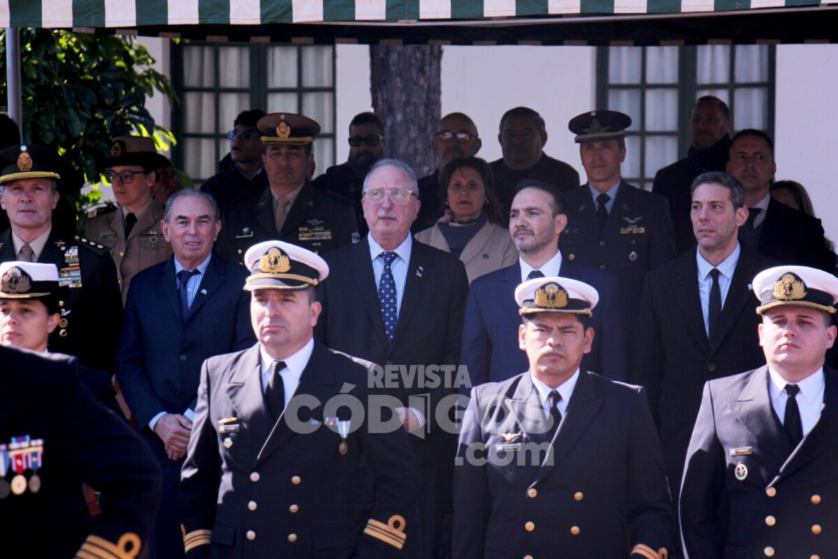 Passalacqua y Valdés participaron de la entrega de uniformes del Liceo Naval Militar "Almirante Storni" 11 22 - Passalacqua y Valdes participaron de la entrega de uniformes del Liceo Naval Militar Almirante Storni 6 - 21